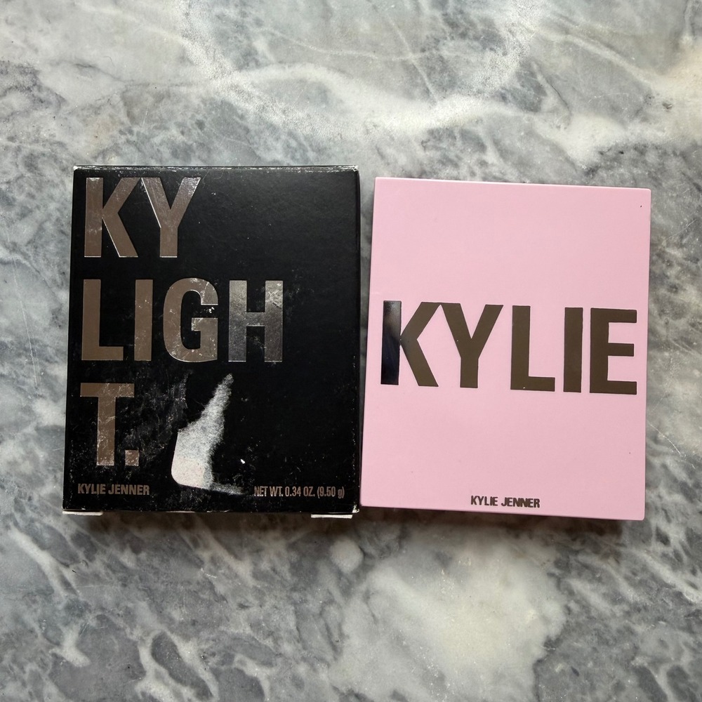 New Kylie Cosmetics Kylighter Pressed Illuminating Powder - Quartz